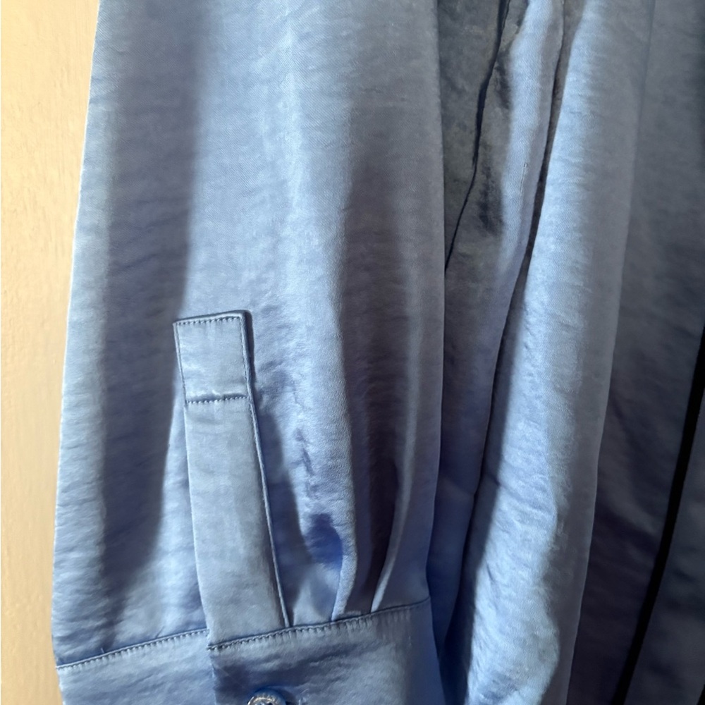 WILDFANG silky satin shirt, plus size 3x, French blue w/black piping, NWT - Picture 4 of 5